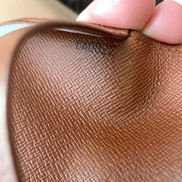 Louis Vuitton Monogram ID/Card Holder - Picture 7 of 7